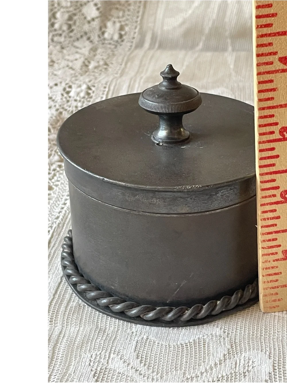 Antique Meriden Britannia Co. Pewter / Britannia Metal Lidded Box - Pattern 82